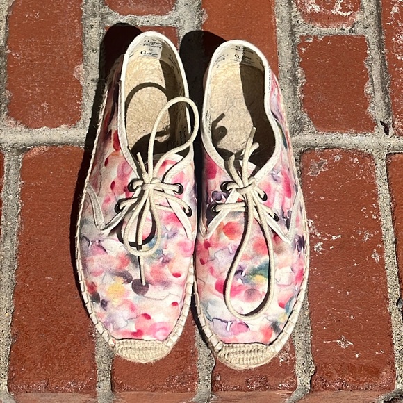 Soludos Shoes - Picture 1 of 12